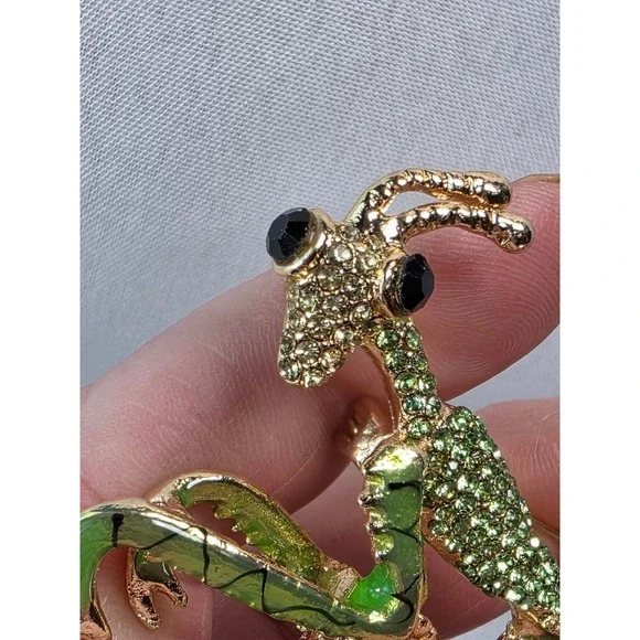 Green Rhinestone Praying Mantis Insect Brooch Pin Statement Jewelery Gold toned - Picture 5 of 10